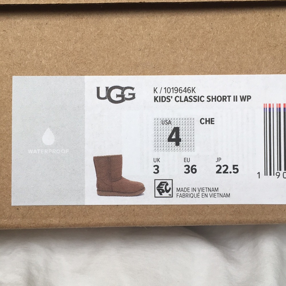 Girls Ugg Classic Short Boots
